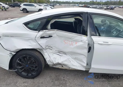 2019 Ford Fusion Hybrid Se z USA, uszkodzony, nr VIN 3FA6P0LU2KR188730